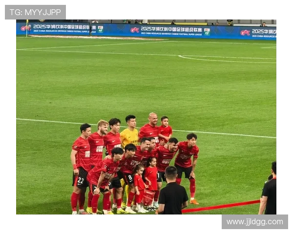 蓉城连胜登顶 武磊时隔302天破门